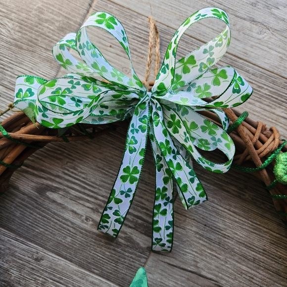 ☘️ SAINT PATRICK'S DAY LEPRECHAUN GNOME SHAMROCK GRAPEVINE WREATH ☘️ - Picture 5 of 11